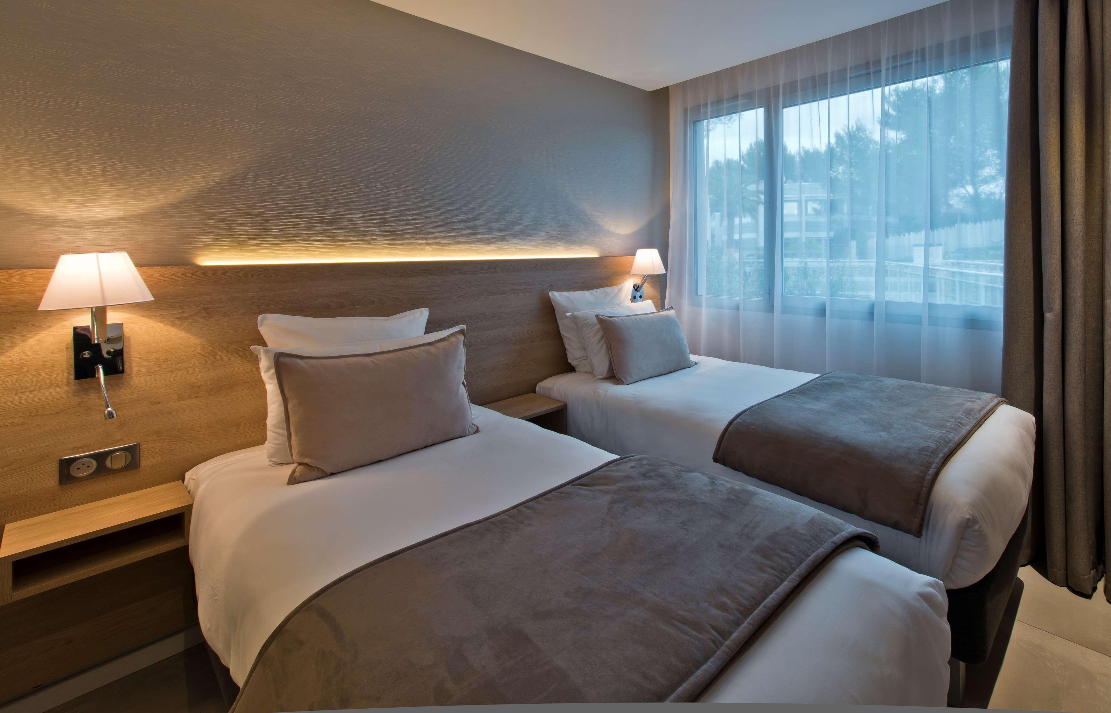 Golden Tulip Sophia Antipolis - Hotel & Spa Вальбонн Екстер'єр фото