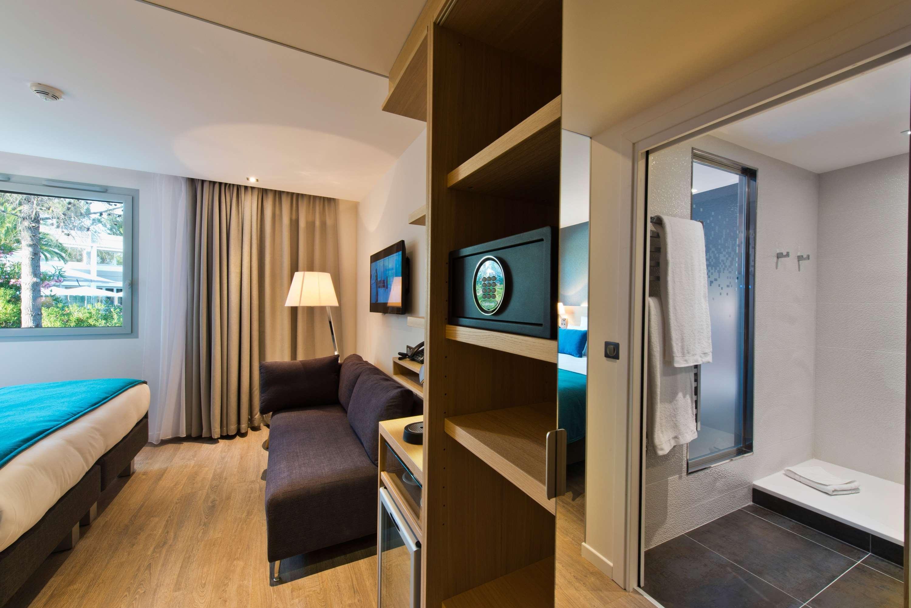Golden Tulip Sophia Antipolis - Hotel & Spa Вальбонн Екстер'єр фото