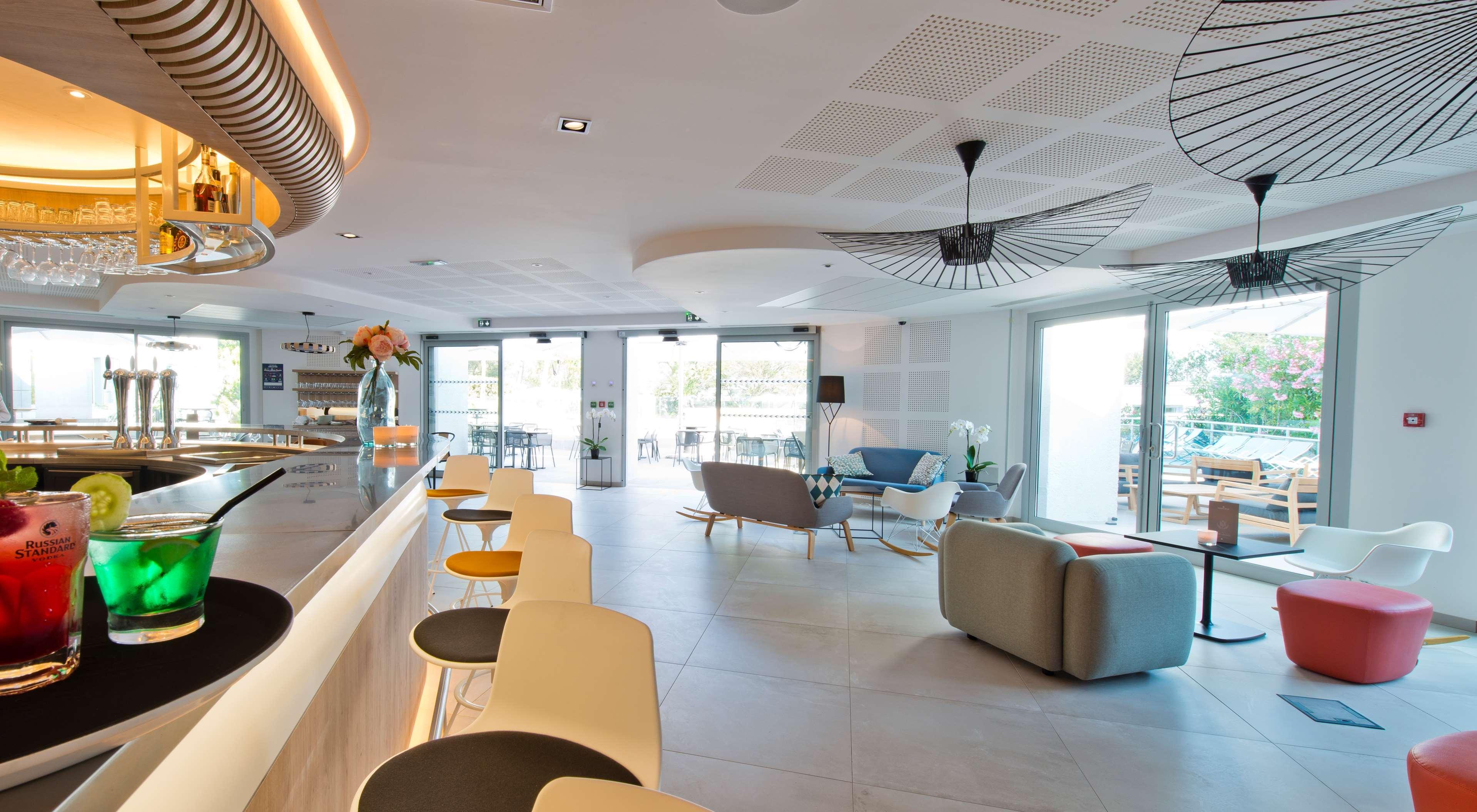 Golden Tulip Sophia Antipolis - Hotel & Spa Вальбонн Екстер'єр фото
