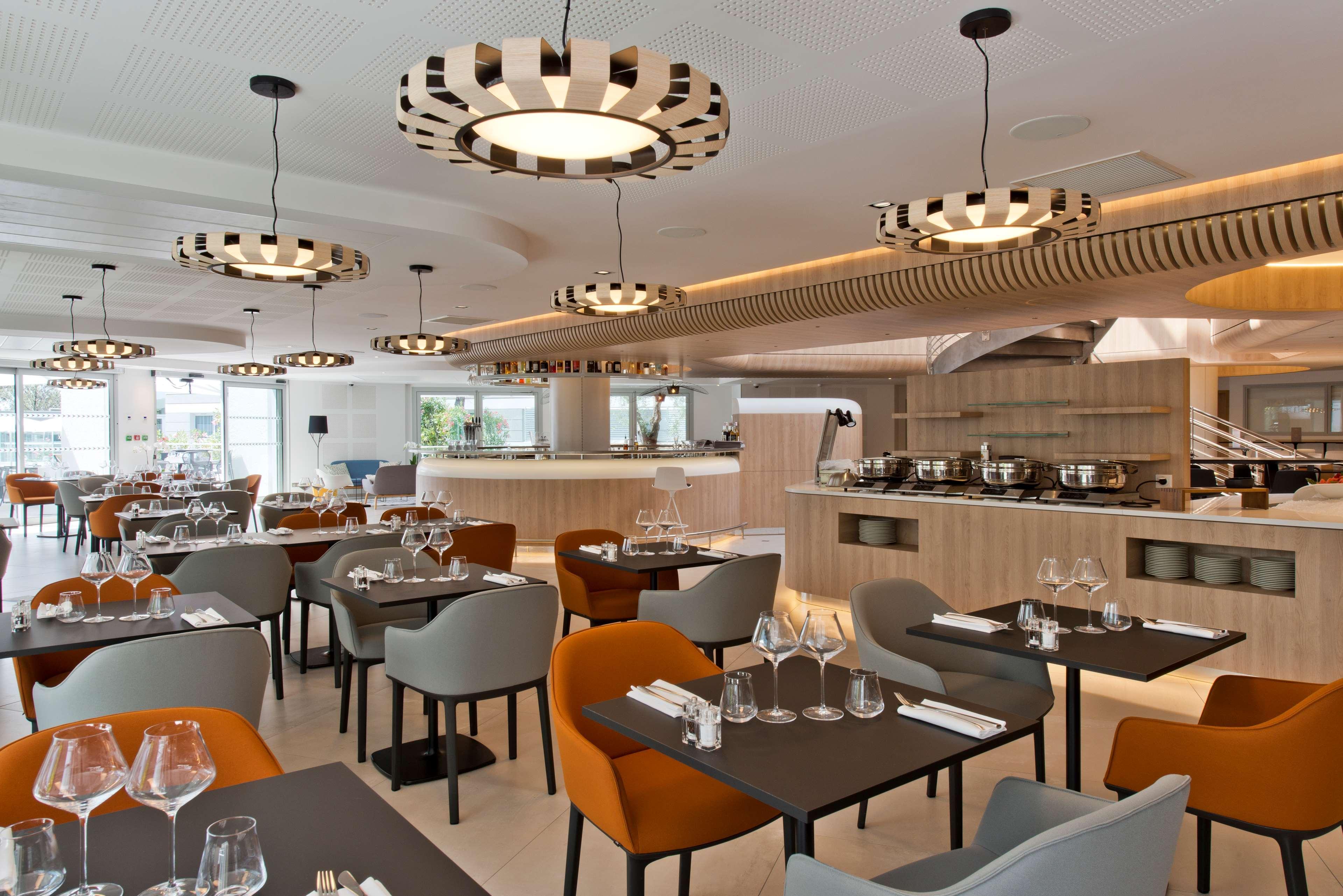 Golden Tulip Sophia Antipolis - Hotel & Spa Вальбонн Екстер'єр фото