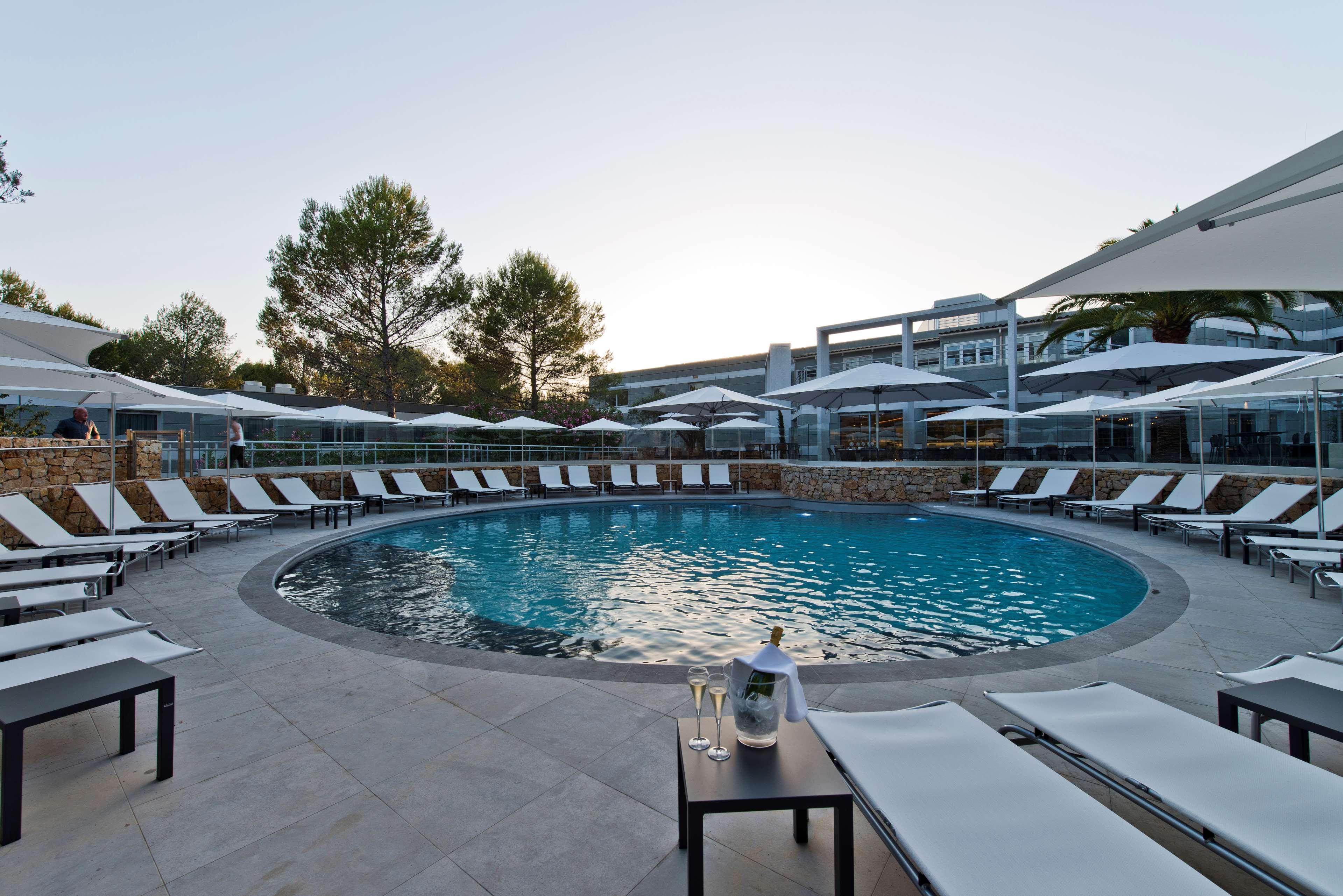 Golden Tulip Sophia Antipolis - Hotel & Spa Вальбонн Екстер'єр фото